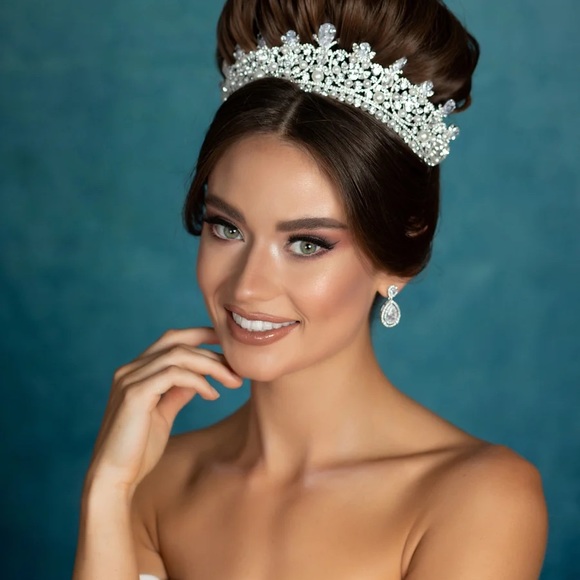 SWAROVSKI & PEARLS BRIDAL CROWN, WEDDING TIARA - Picture 3 of 9